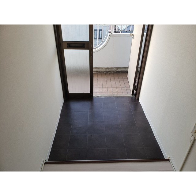 ツルオカハイツの玄関