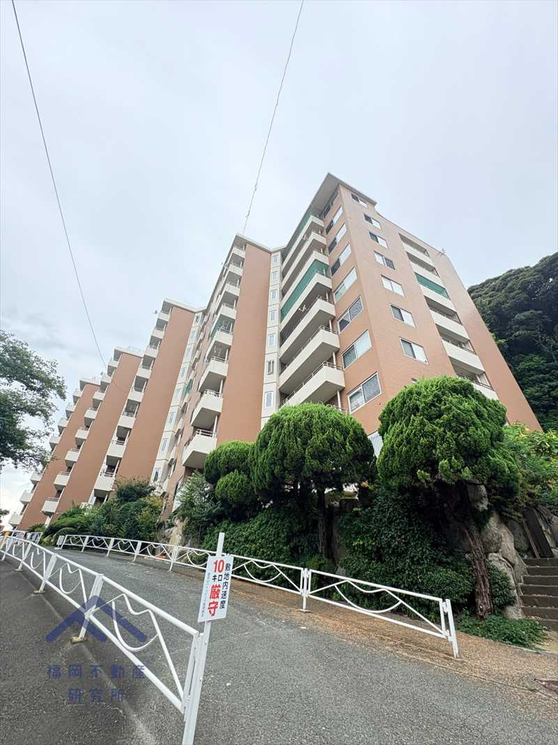 愛宕山ハイリビングの外観
