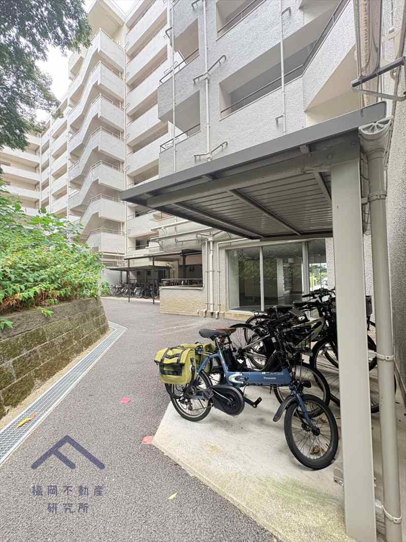 愛宕山ハイリビングの駐車場