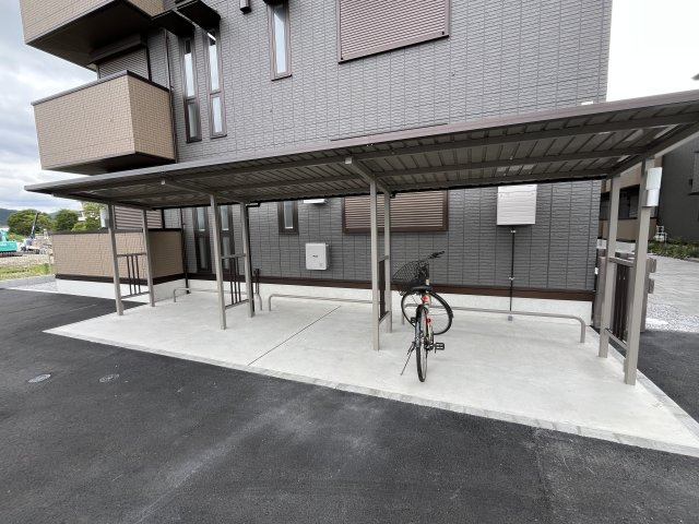 【その他共用部分】 | Lumiere du Soir(リュミエール ドゥ ソワール)　Deux(B棟) | 自転車置き場です