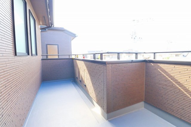 郡山市東原１丁目　　　２号棟　　　富田東小学校、富田中学区のバルコニー