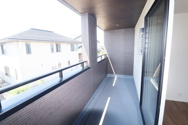 郡山市東原１丁目　　　２号棟　　　富田東小学校、富田中学区のバルコニー