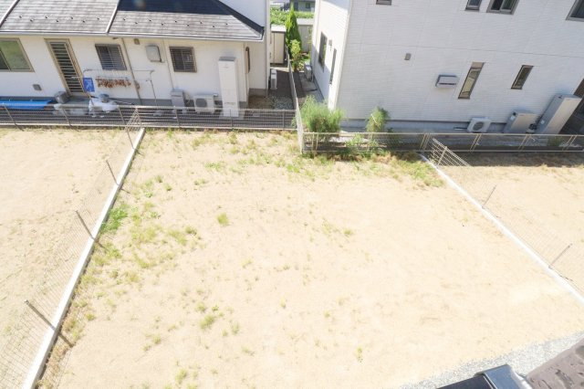 郡山市東原１丁目　　　２号棟　　　富田東小学校、富田中学区の庭|2階バルコニーから見た庭♪