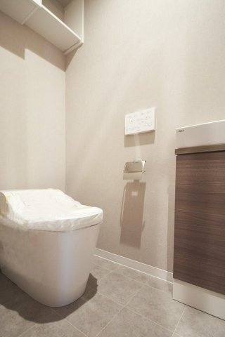 目白プレイスレジデンスのトイレ|目白プレイスレジデンス：ウォシュレット機能付きタンクレストイレです！