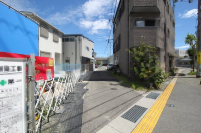 中須賀町　１号地（西）　新築戸建の前面道路含む現地写真|南側　幅　ｍ　接面　7.76ｍ　　