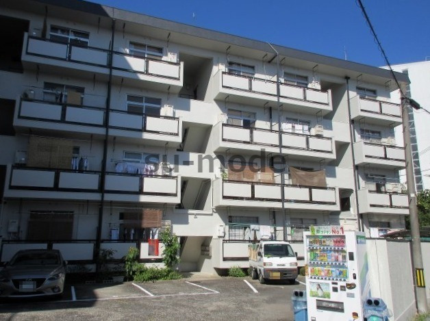 清和幸マンションA棟の外観