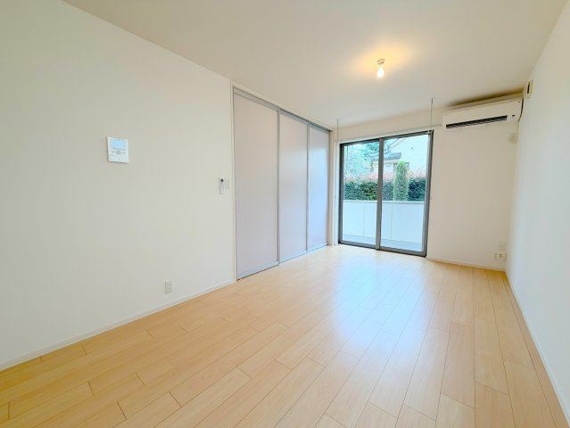 Maison　Lumiereの居間・リビング|★角部屋２面採光の明るいお部屋★