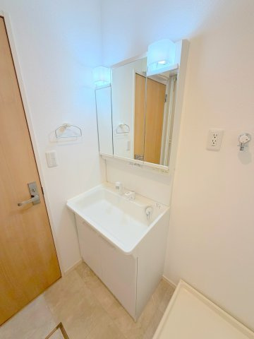 Maison　Lumiereの洗面所|★3ん面鏡にもなるシャンプードレッサー★