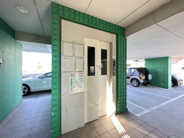 クレヨンのロビー