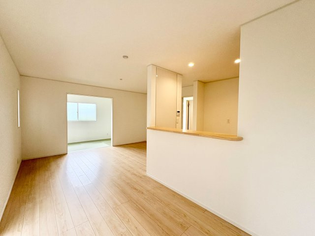 《仲介手数料半額》川越市新宿町第8　全5棟　1号棟の居間・リビング|LDK16.2帖