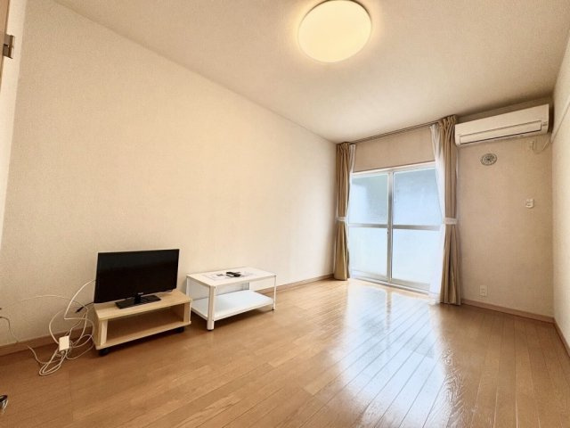 レオパレスＴＦ　ｏｎｅの居間・リビング