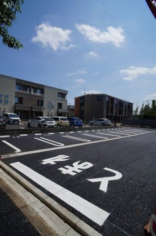 コンフォールの駐車場