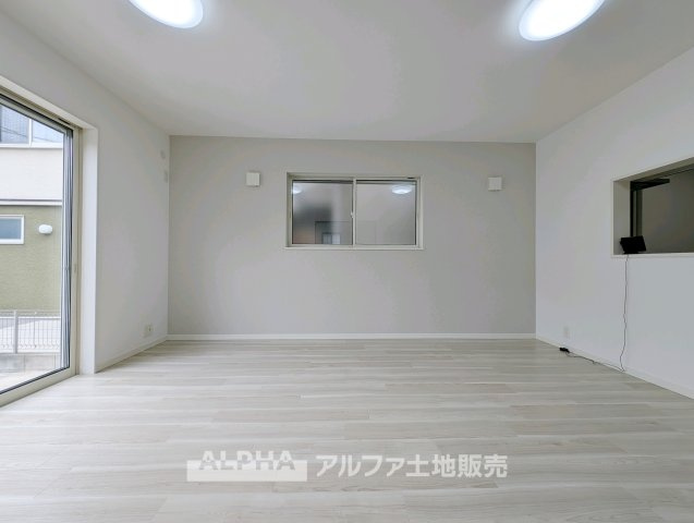 小平市鈴木町１丁目の中古一戸建の居間・リビング|ゆったりとしたリビングです