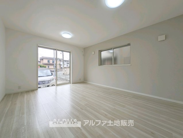 小平市鈴木町１丁目の中古一戸建の居間・リビング|おしゃれなリビングです