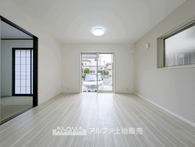 小平市鈴木町１丁目の中古一戸建の居間・リビング|ゆったりとしたリビングです