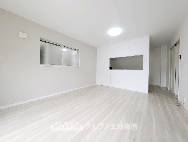 小平市鈴木町１丁目の中古一戸建の居間・リビング|ゆったりとしたリビングです