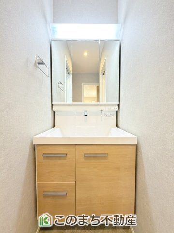 壬生町六美町モデルの洗面所|シャンプードレッサーで朝の身支度♪伸びるホースでお掃除も簡単清潔です！