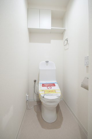 ナイスアーバン中野坂上のトイレ|ナイスアーバン中野坂上：ウォシュレット機能付きトイレです！