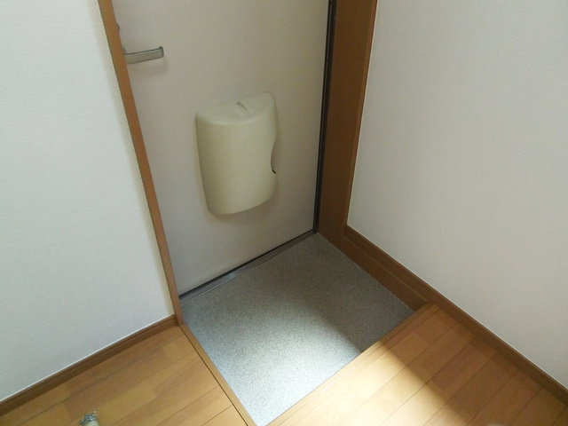 アテネコート田端の玄関|日差しが差し込む玄関！