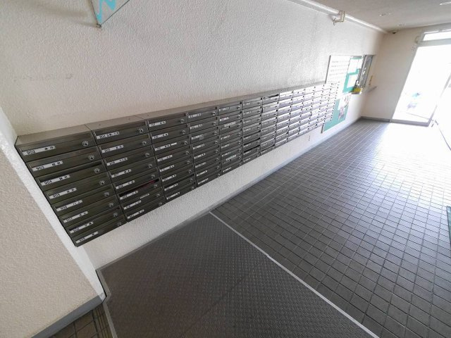 パレス朝霧ヶ丘のエントランス