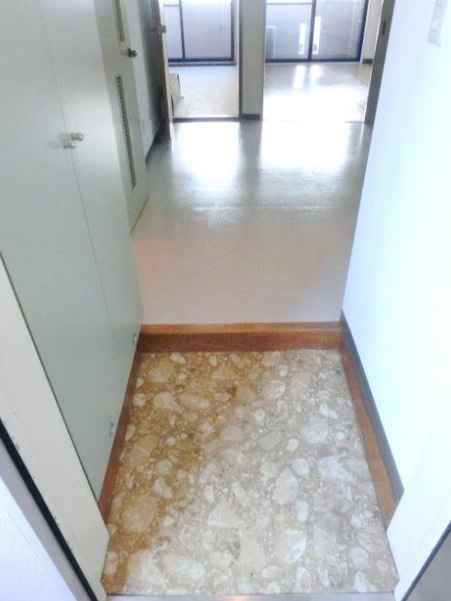 セルーエ三鷹の玄関