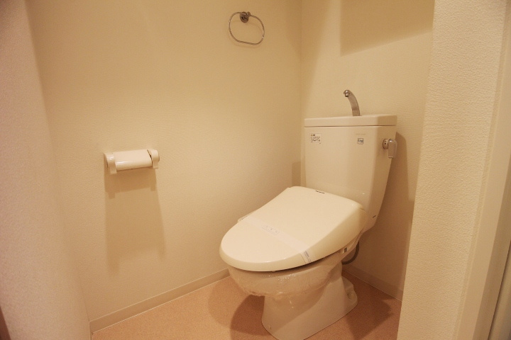プラウドフラット代々木上原のトイレ|ゆったりとした空間のトイレです