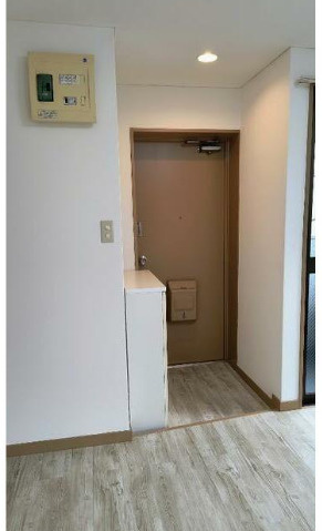 エンゼルハイム寿の玄関
