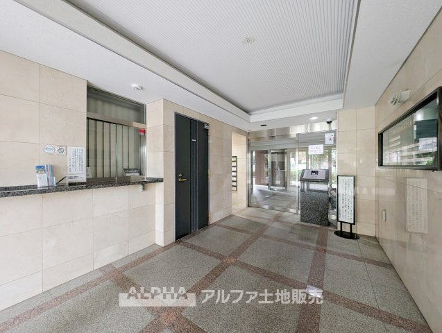 ライオンズマンション小平美園町のロビー|【lobby】
◆ロビー◆共用部は管理の行き届いた綺麗なスペース。いつも明るく家族を、来客を出迎えてくれる大切な場所です。