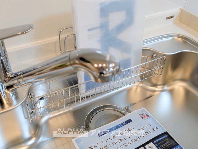 ライオンズマンション小平美園町のキッチン|【Water cleaner】
◆浄水器◆蛇口から流れ出すお水はクリーンでいつも楽しめます。また浄水器内臓シャワー混合栓なので場所取らずのスッキリとしたスタイルです。