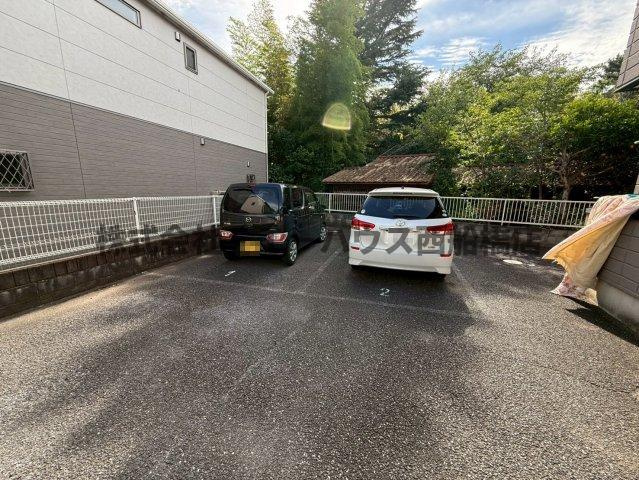 グラーツ弐番館の駐車場