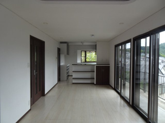 【居間・リビング】 | 川西市緑台1丁目9の4　中古一戸建て