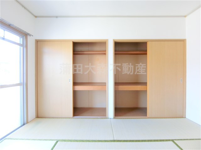 エステートピアカナワの収納|和室6帖の大容量な押入収納　