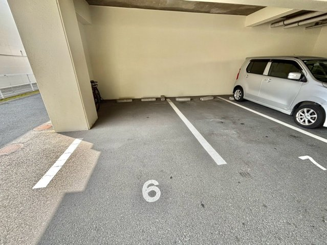 ファミール21の駐車場