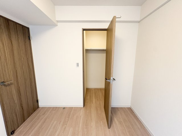 コスモ元浅草の洋室|コスモ元浅草：約６．０帖の洋室にはウォークインクローゼットが付いています！
