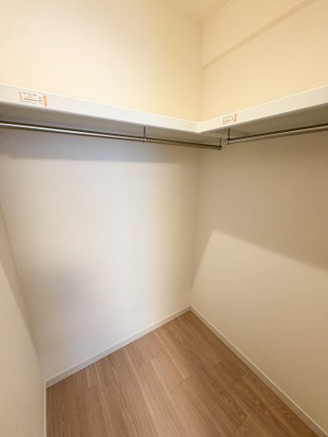 コスモ元浅草の洋室|コスモ元浅草：ウォークインクローゼット内の画像です！