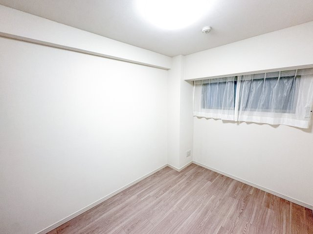コスモ元浅草の洋室|コスモ元浅草：約５．０帖のサービスルームは居室としても使用可能です！