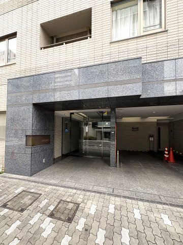 コスモ元浅草のエントランス|コスモ元浅草：便利な宅配ボックス付きマンションです！