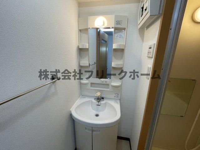 小金井市本町３丁目の賃貸マンションの洗面所