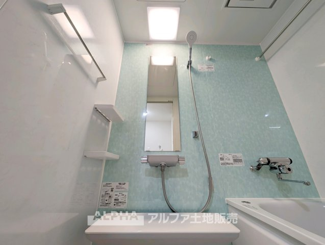 プライムむさしの台の浴室|【Bath room】
◆バスルーム◆一日の疲れをゆっくり癒せる落ち着いたバスルーム。浴室乾燥機付きで天候を気にせず洗濯でき、毎日の暮らしにも便利な空間です。