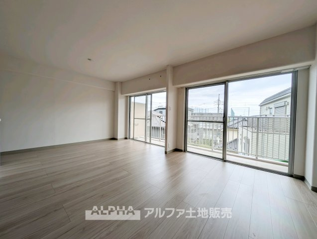 プライムむさしの台の居間・リビング|【Daily Livi添う◆
朝食を囲む時間から夜のくつろぎまで、家族それぞれの時間をやさしく包み込み、暮らしの中心となるリビングです。