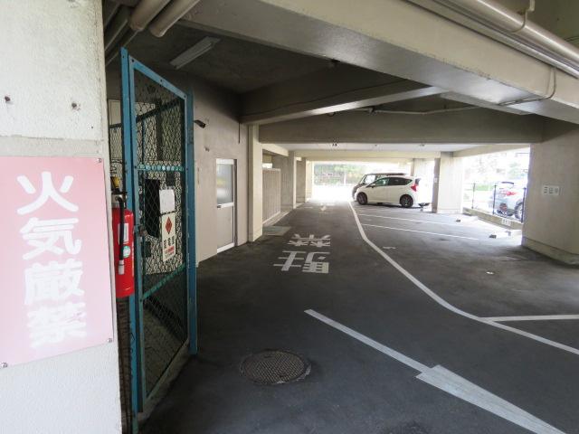 【駐車場】 | サンフレンドビル