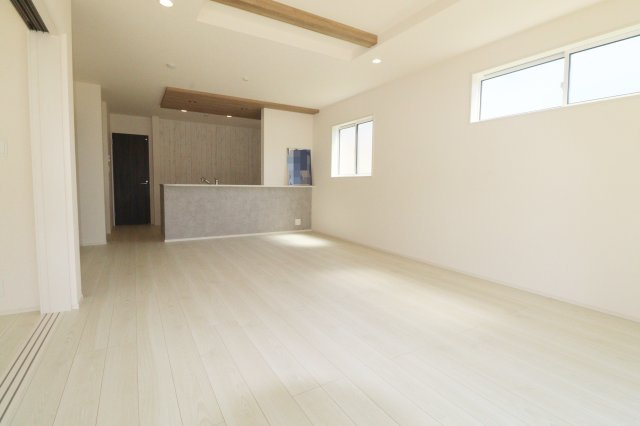 郡山市東原１丁目　　　３号棟　　　富田東小学校、富田中学区の居間・リビング