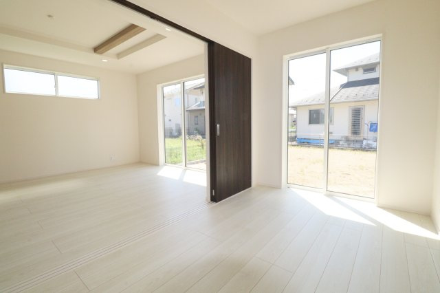 郡山市東原１丁目　　　３号棟　　　富田東小学校、富田中学区の洋室