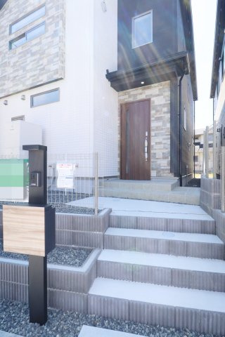 郡山市東原１丁目　　　３号棟　　　富田東小学校、富田中学区の玄関