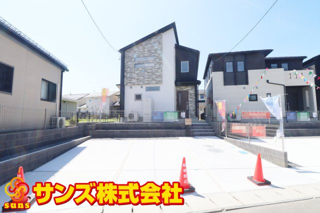 郡山市東原１丁目　　　３号棟　　　富田東小学校、富田中学区の外観|北側から見た駐車場を含む外観♪