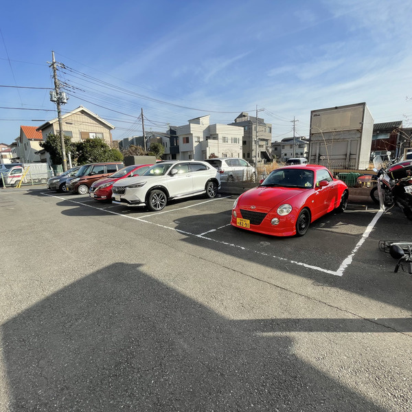 グリーンハイム南浦和の駐車場