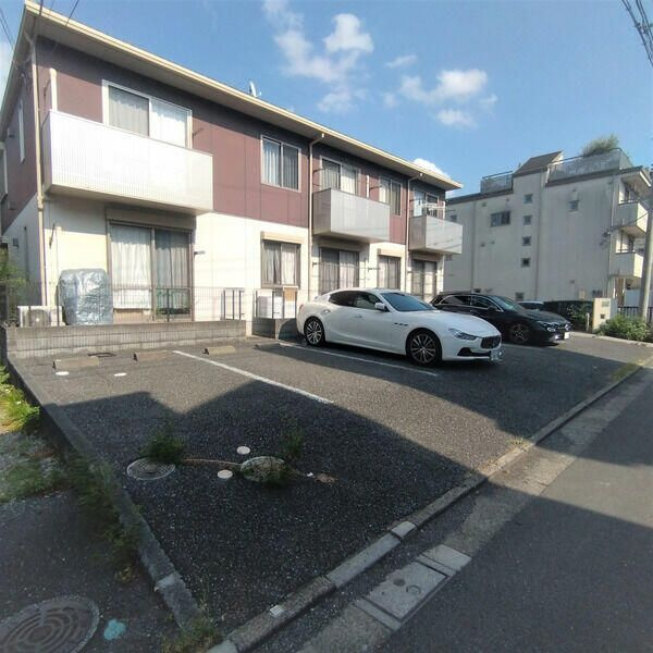 ベル　エスペランサ　ドゥの駐車場