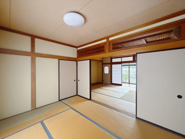 【中古戸建】桐生市新里町新川の和室|■和室｜和室でしか味わえない畳ならではの香りや素材で和のやすらぎを感じてください♪休日はお子様とお昼寝するのにも最適です！