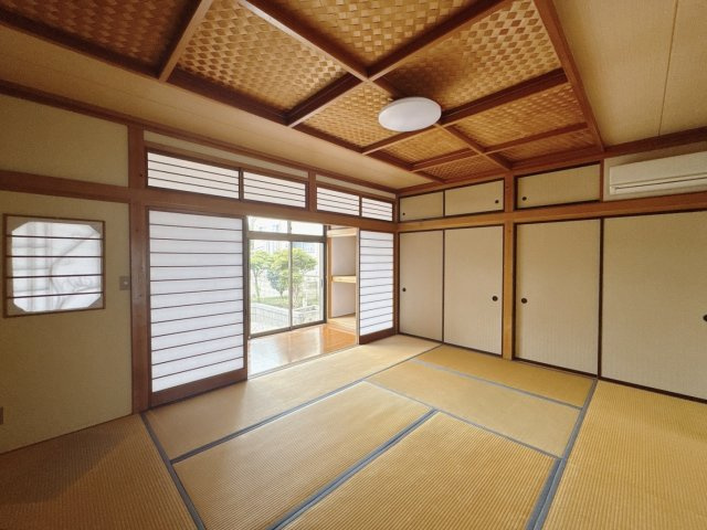 【中古戸建】桐生市新里町新川の和室|■和室｜旅館のような趣を感じられる、くつろぎの住空間です。落ち着いた和の雰囲気が、日々の暮らしに癒しをもたらします♪