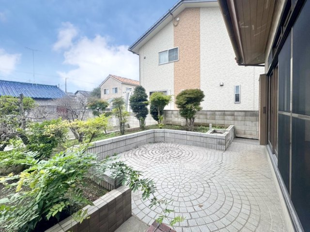 【中古戸建】桐生市新里町新川の外観|■外観｜｜お庭から季節の移ろいを感じることが出来ます♪一年中飽きることなく住みながら楽しめる住まいです♪